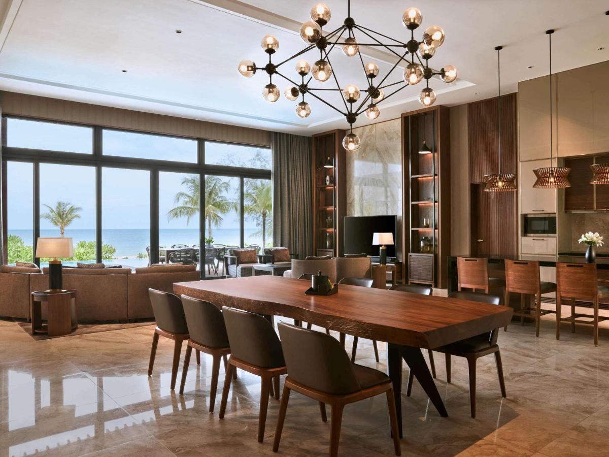 富国岛瑞享别墅及公寓 外观 照片 A dining room