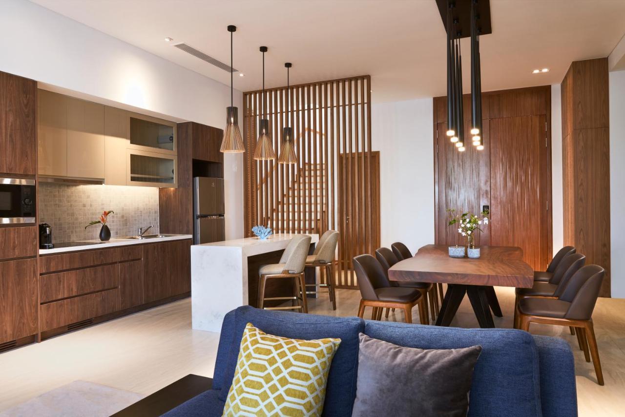 富国岛瑞享别墅及公寓 外观 照片 A kitchen and dining room at the Ritz-Carlton, Maldives