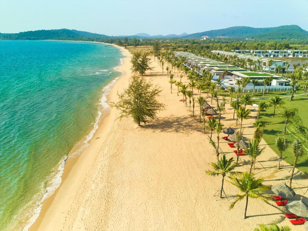 富国岛瑞享别墅及公寓 外观 照片 Aerial view of the beach at Hard Rock Hotel