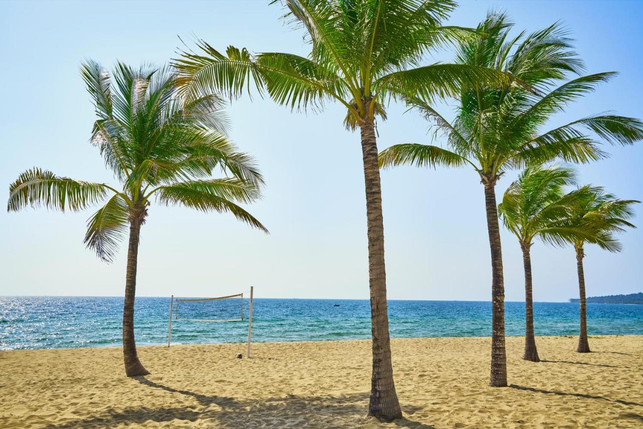 富国岛瑞享别墅及公寓 外观 照片 Palm trees on the beach